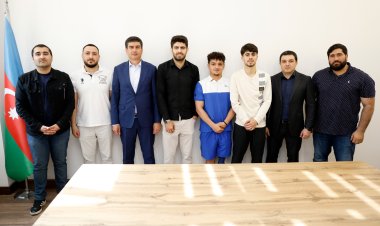 Komitə rəhbərliyi medal qazanan idmançılarla görüş keçirdi - FOTO