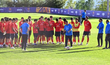 AFFA-nın vitse-prezidenti millimizin toplanışını izlədi - FOTOLAR