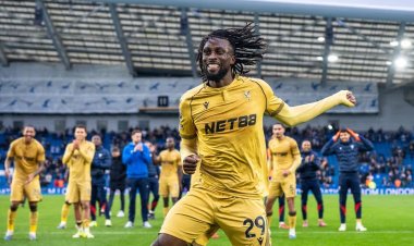   Bir mövsümdə Avropada 2 fərqli turnirin qalibi olan ilk futbolçu
