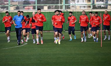 Azərbaycan milli komandasının Bakıdakı toplanışından FOTOLAR