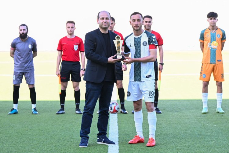  Peşəkar Futbol Liqası Şəki klubunun üzvünü mükafatlandırdı