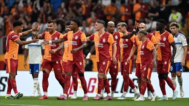 "Qalatasaray"ın futbolçusunu alış-veriş mərkəzində döydülər