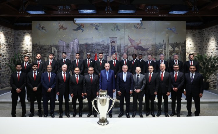 FOTOLAR: Rəcəb Tayyib Ərdoğan "Qalatasaray"ın üzvlərini qəbul etdi 