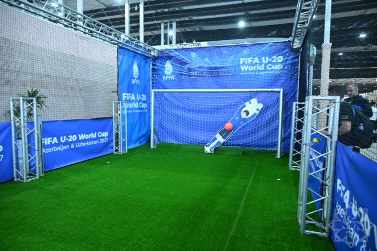  “FIFA U-20 World Cup Azerbaijan & Uzbekistan 2027” stendi qurulub