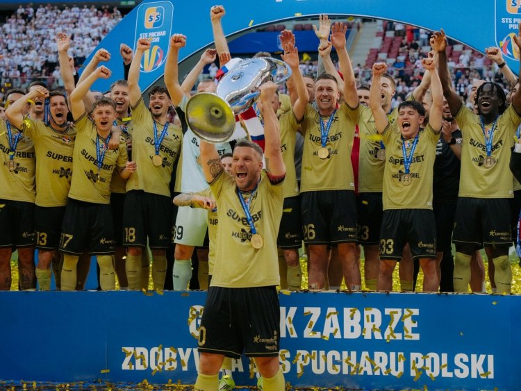 Podolski peşəkar karyerasını tarixi vətəndə kubokla başa vurdu