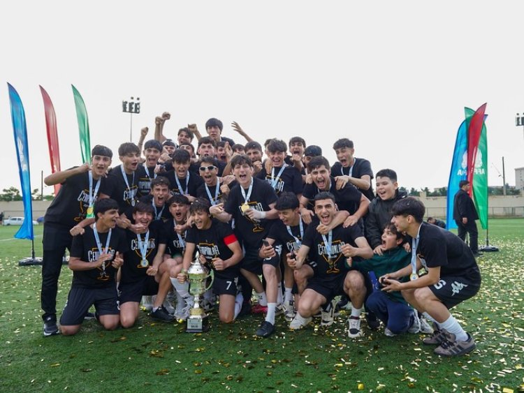 Çempion "Neftçi" mükafatlandırıldı