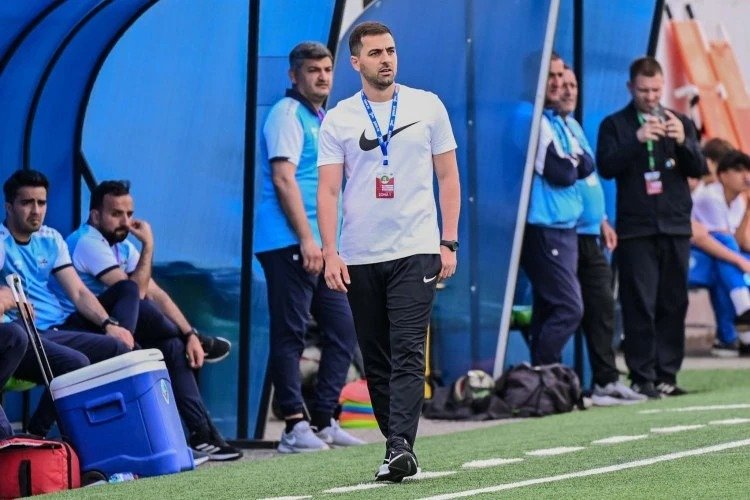 Azərbaycanda komandanı elitaya çıxaran baş məşqçini yola saldılar