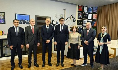 Fərid Qayıbov Bakıda səfərdə olan Zoran Qayiçlə görüşdü