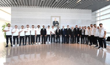 Rövşən Nəcəf Dünya Korporativ Oyunlarının qalibləri ilə görüşdü