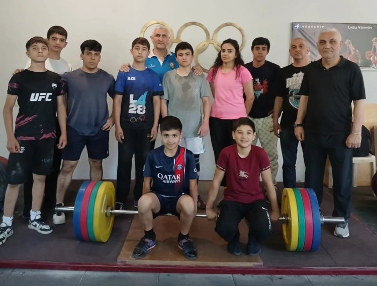 AAF idman məktəblərini və klublarını avadanlıqla təmin edir 