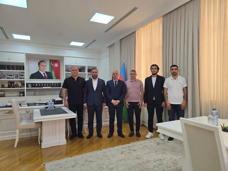   Rayonun icra başçısı yeni məşqçilər heyəti ilə görüş keçirdi