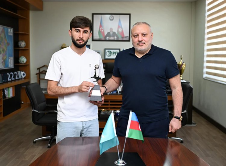  Elçin Qasımov mükafatlandırıldı