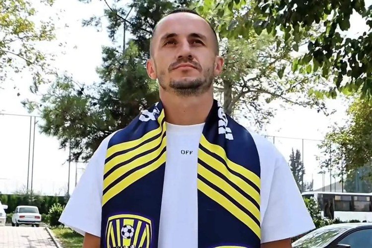  Namik yenidən "Kəpəz"də