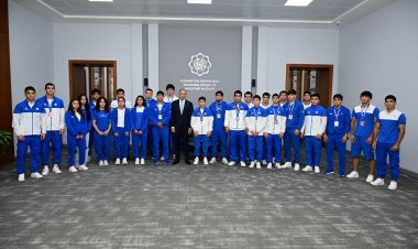  Rəşad Nəbiyev Azərbaycan milli komandalarının üzvləri ilə görüşdü