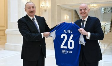 FİFA prezidenti İlham Əliyevə xüsusi hədiyyə təqdim etdi 