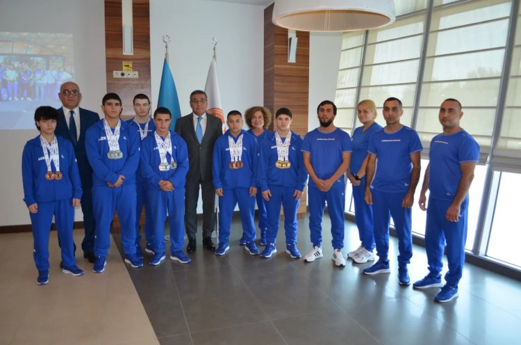 Avropa birinciliyində 15 medal qazanmış idmançılarla görüş oldu
