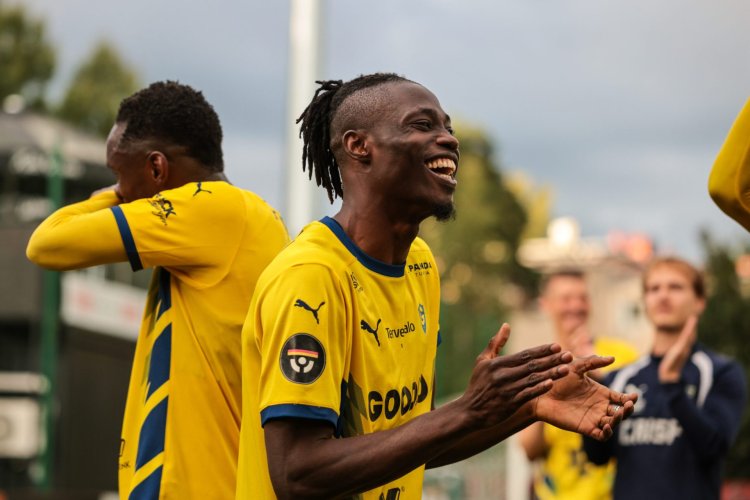 "Neftçi"dən növbəti transfer - Nigeriyalı hücumçu Bakıya gəldi