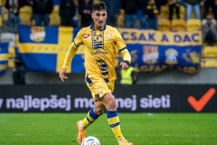 Serbiya milli komandasının futbolçusu "Neftçi"də oynayacaq