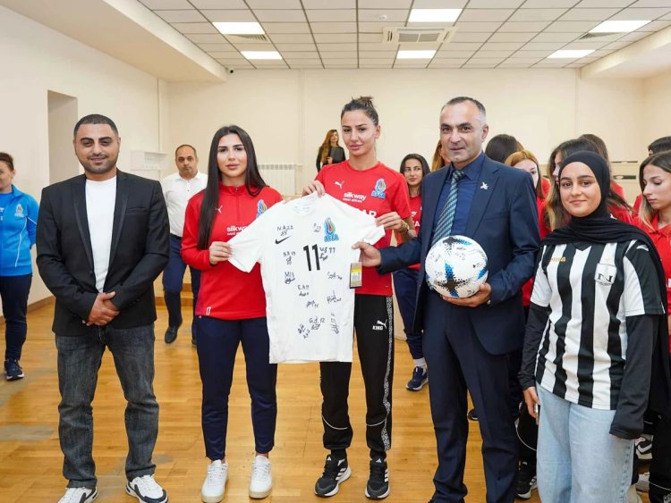  Millimizin futbolçuları Qarabağ Universitetində tələbələrlə görüşdü