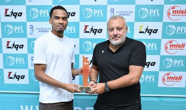 "Sabah"ın futbolçusu mükafat aldı