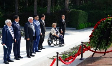  Xarici qonaqlar Fəxri xiyabanı və Şəhidlər xiyabanını ziyarət etdilər