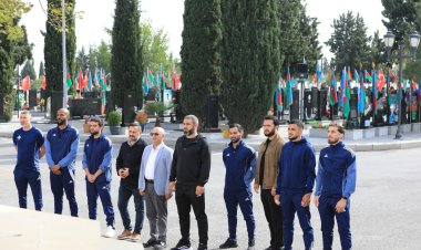  Rəşad Sadıqov Gəncədə Şəhidlər xiyabanını ziyarət etdi