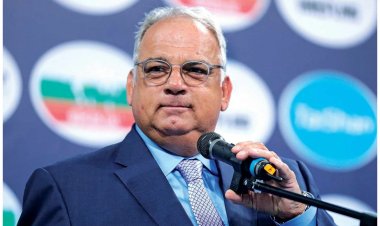  Nenad Laloviç növbəti dəfə Dünya Güləş Birliyinin prezidenti seçildi