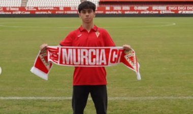  Azərbaycanlı futbolçu İspaniya klubu ilə 3 illik müqavilə bağladı