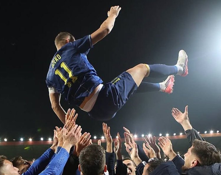 Daha bir məşhur futbolçu yığma komanda karyerasını başa vurdu 