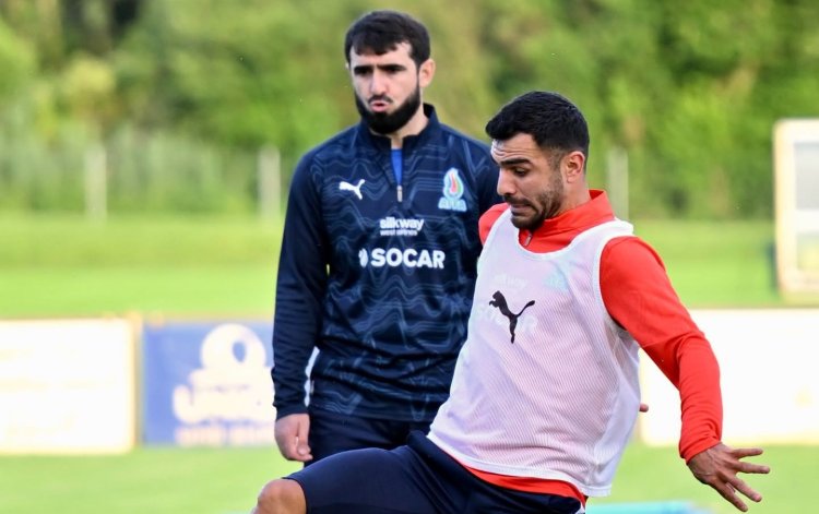 UEFA-nın İntizam Komitəsi millimizin məşqçisini cəzalandırdı 